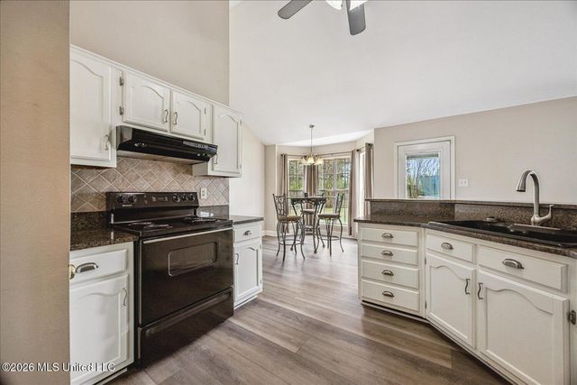 9002 Lakeside Cove, Olive Branch, MS 38654