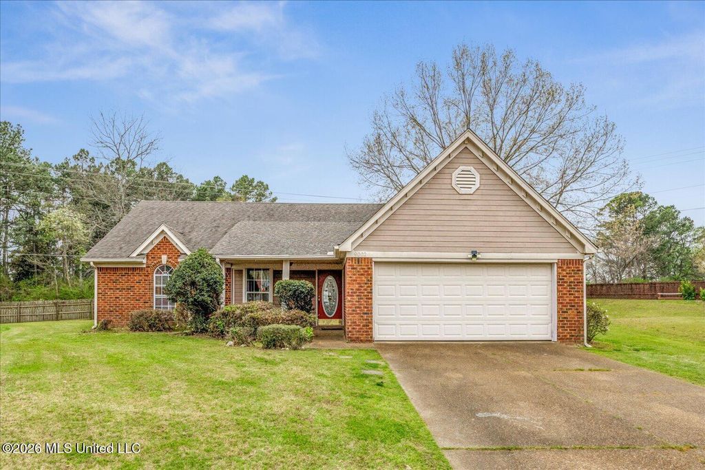 9002 Lakeside Cove, Olive Branch, MS 38654