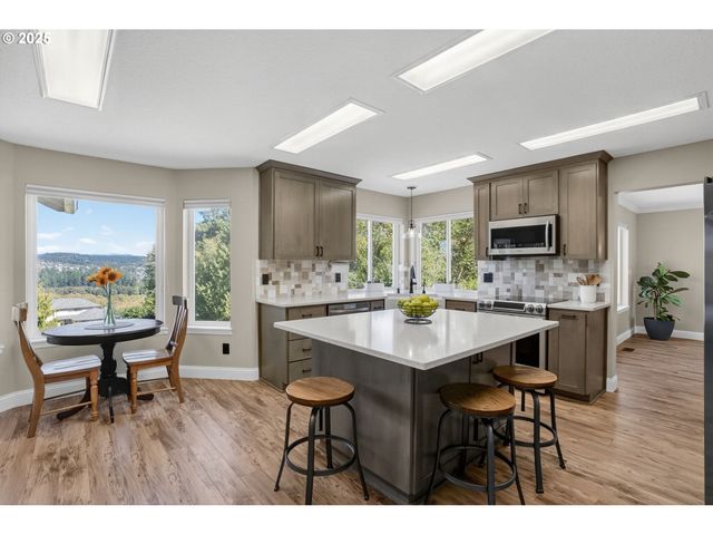 32102 Nw EAGLE CREST Dr, Ridgefield, WA 98642