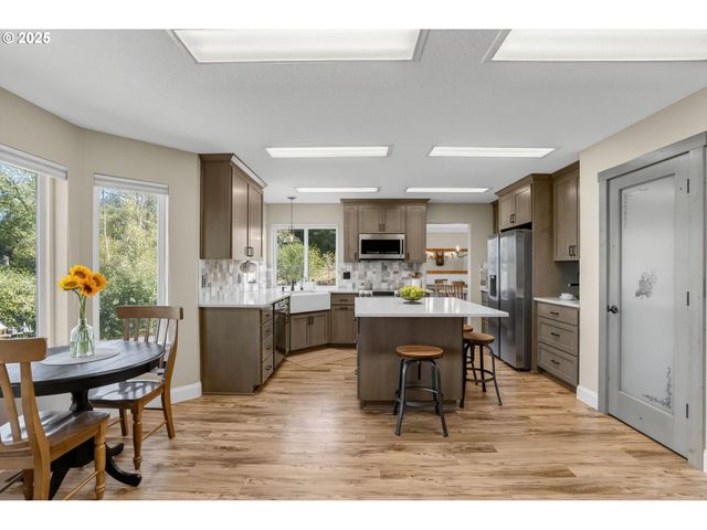 32102 Nw EAGLE CREST Dr, Ridgefield, WA 98642