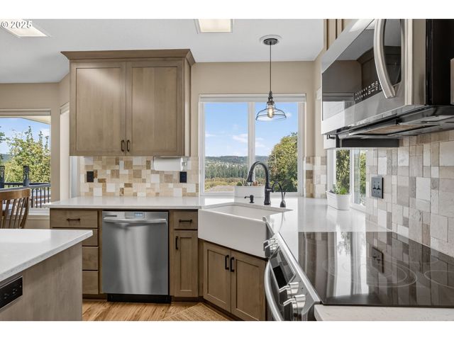 32102 Nw EAGLE CREST Dr, Ridgefield, WA 98642
