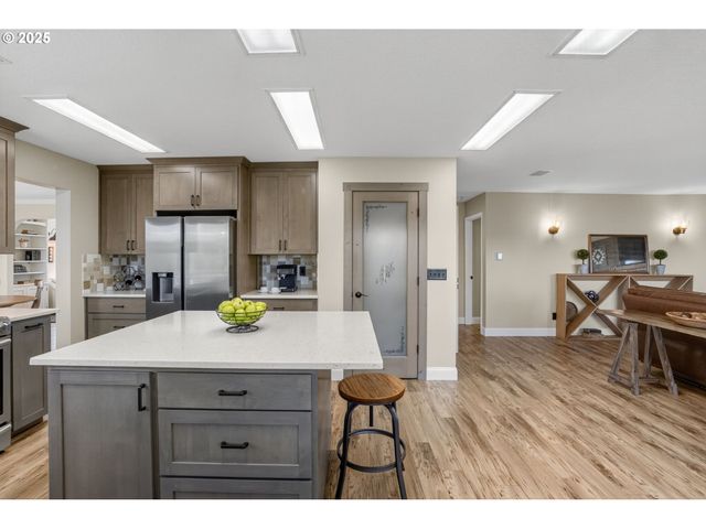 32102 Nw EAGLE CREST Dr, Ridgefield, WA 98642