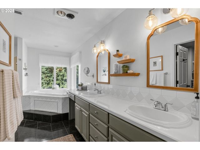 32102 Nw EAGLE CREST Dr, Ridgefield, WA 98642