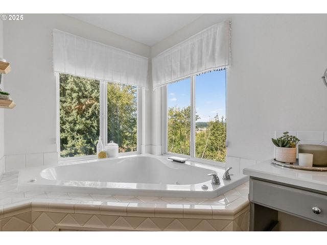 32102 Nw EAGLE CREST Dr, Ridgefield, WA 98642