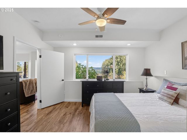 32102 Nw EAGLE CREST Dr, Ridgefield, WA 98642