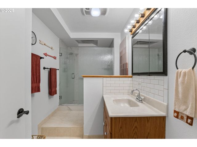 32102 Nw EAGLE CREST Dr, Ridgefield, WA 98642