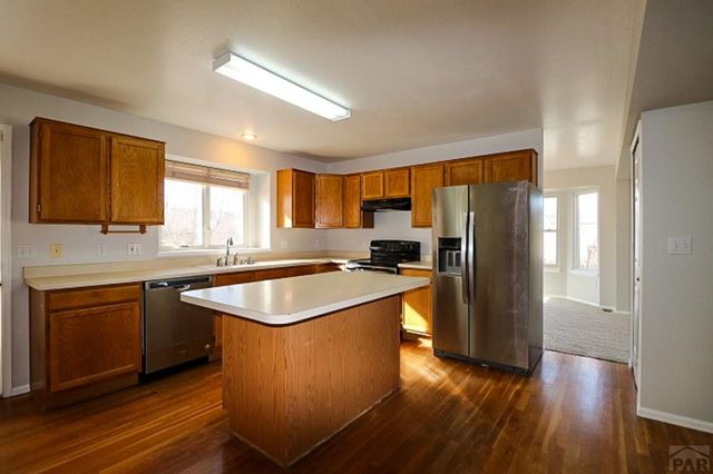 30 Bellita Dr, Pueblo, CO 81001