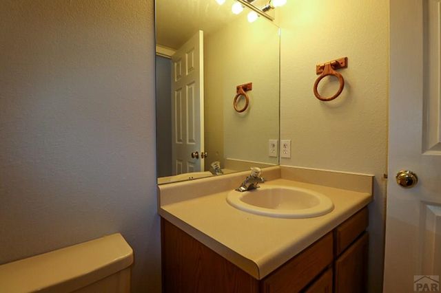 30 Bellita Dr, Pueblo, CO 81001