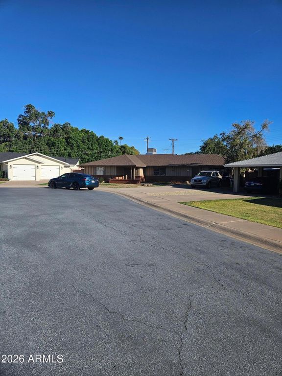 5047 E CHEERY LYNN Road, Phoenix, AZ 85018