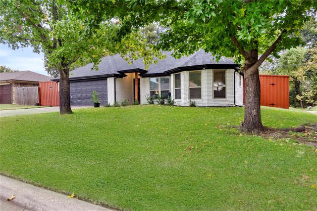 405 Owens Drive, Crowley, TX 76036