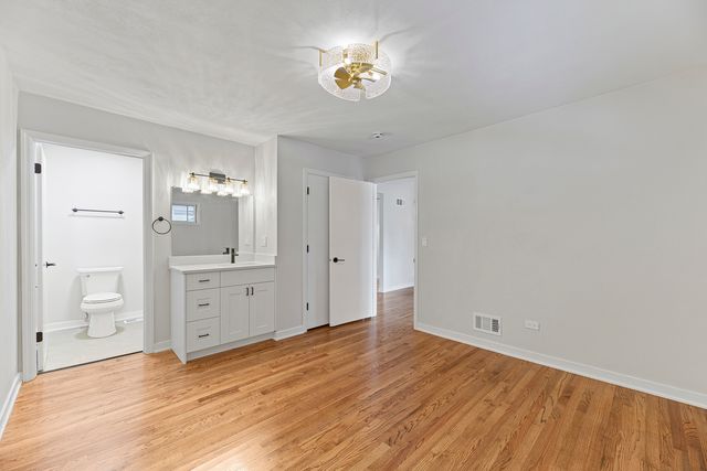 707 S Elmwood Avenue, Waukegan, IL 60085
