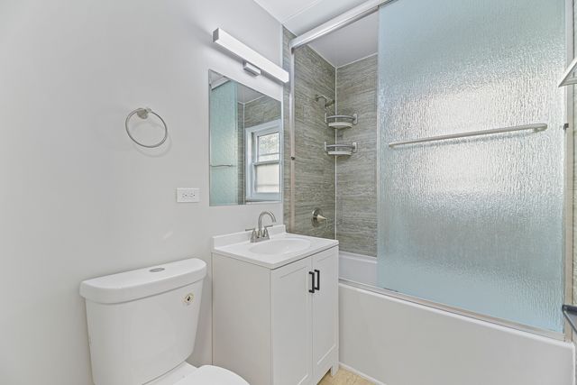 707 S Elmwood Avenue, Waukegan, IL 60085