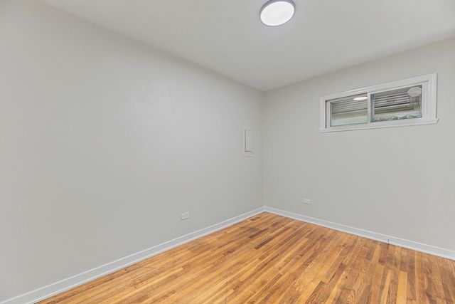 707 S Elmwood Avenue, Waukegan, IL 60085