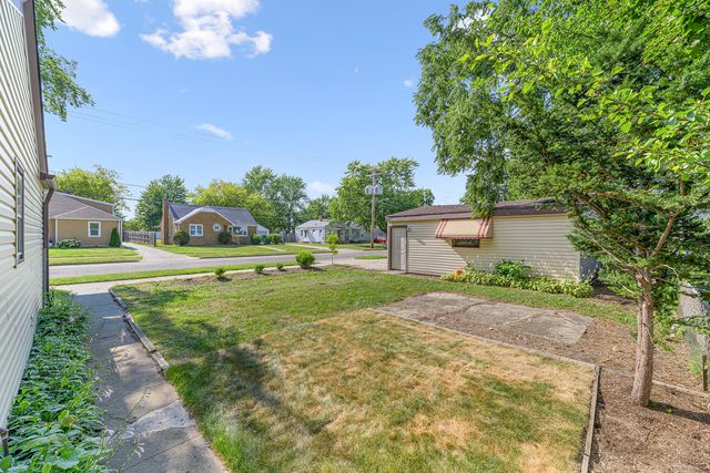 707 S Elmwood Avenue, Waukegan, IL 60085