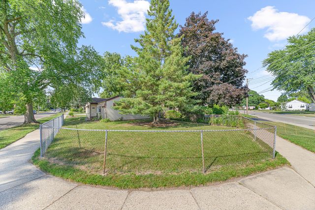 707 S Elmwood Avenue, Waukegan, IL 60085