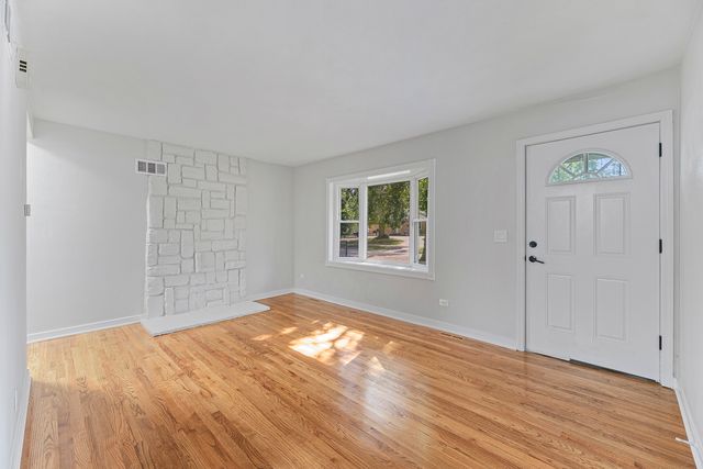 707 S Elmwood Avenue, Waukegan, IL 60085