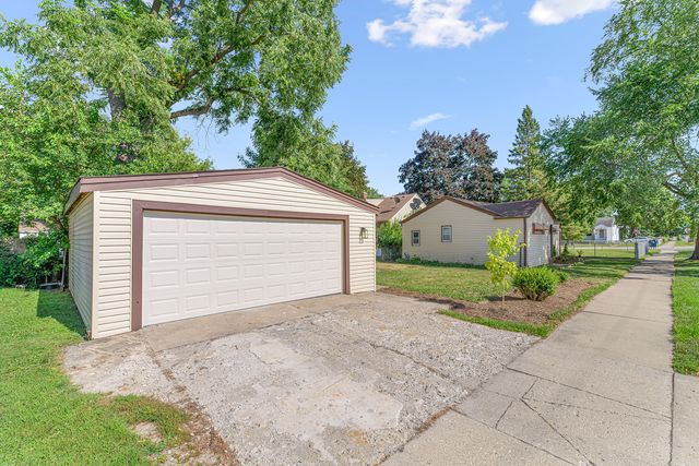 707 S Elmwood Avenue, Waukegan, IL 60085