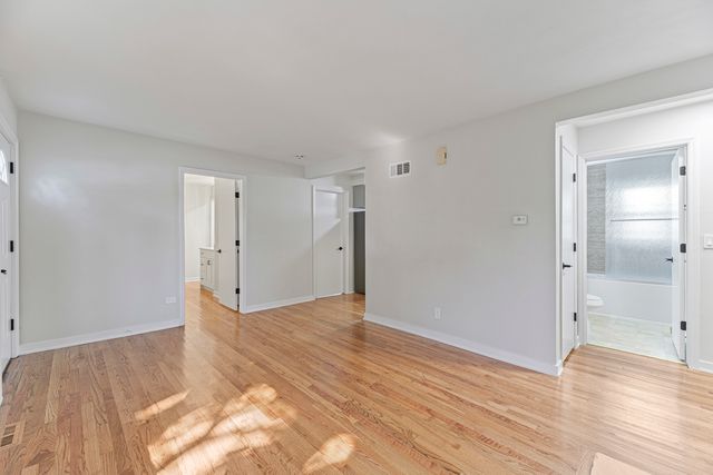 707 S Elmwood Avenue, Waukegan, IL 60085