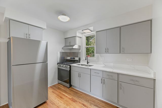 707 S Elmwood Avenue, Waukegan, IL 60085
