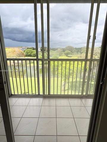 13155 SW 7th Ct 402E, Pembroke Pines, FL 33027