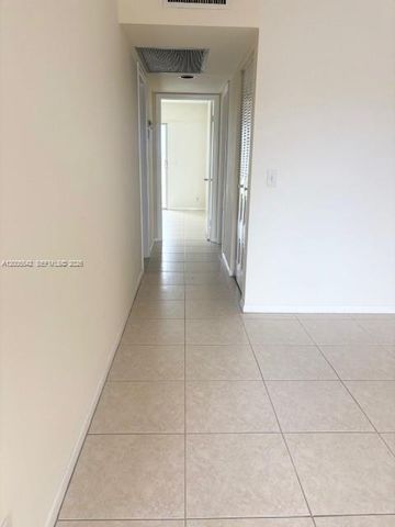 13155 SW 7th Ct 402E, Pembroke Pines, FL 33027