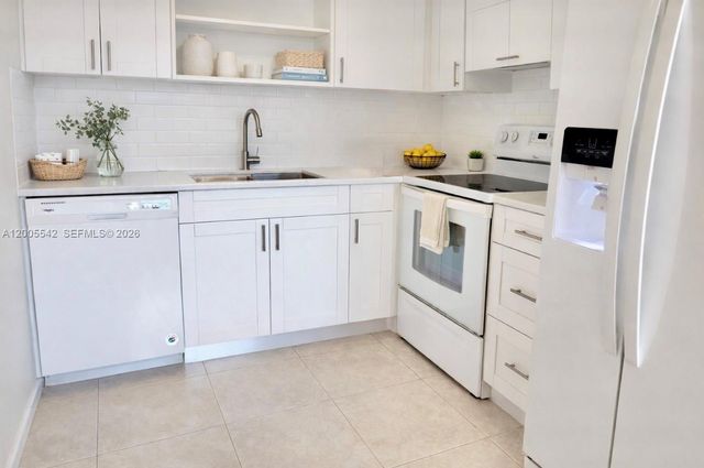 13155 SW 7th Ct 402E, Pembroke Pines, FL 33027