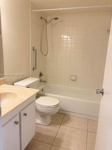 13155 SW 7th Ct 402E, Pembroke Pines, FL 33027