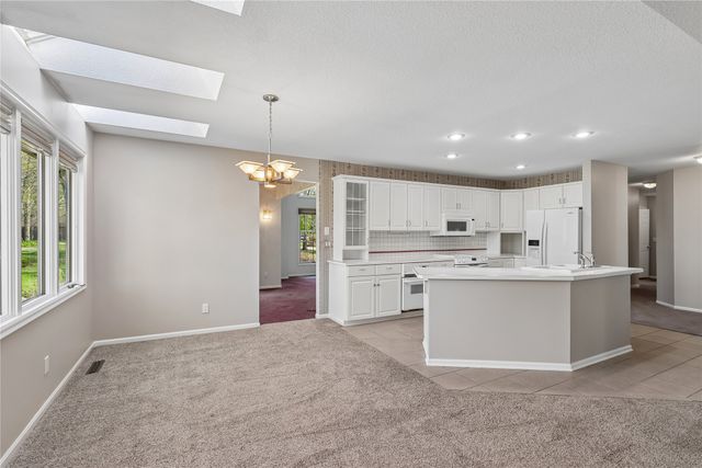 6080 NE 9th Street, Des Moines, IA 50313