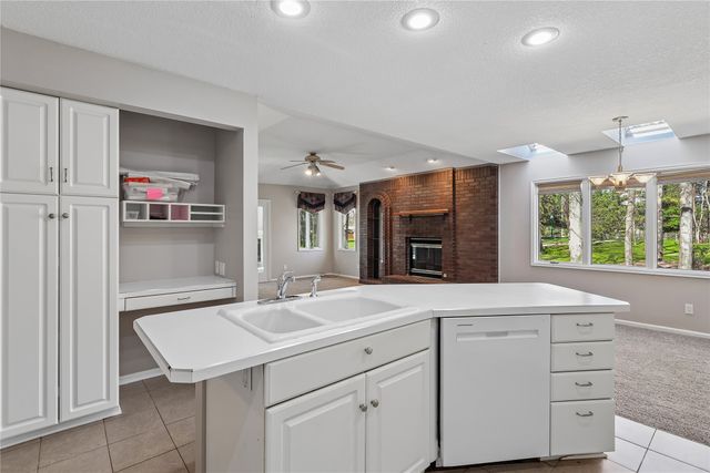 6080 NE 9th Street, Des Moines, IA 50313