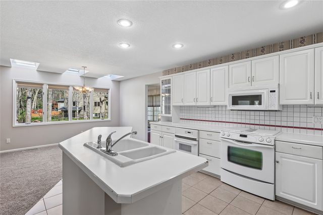 6080 NE 9th Street, Des Moines, IA 50313