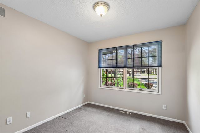 6080 NE 9th Street, Des Moines, IA 50313