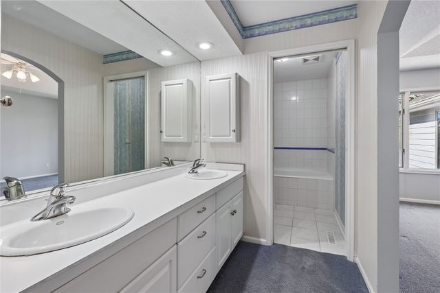 6080 NE 9th Street, Des Moines, IA 50313