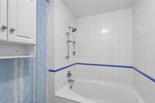 6080 NE 9th Street, Des Moines, IA 50313