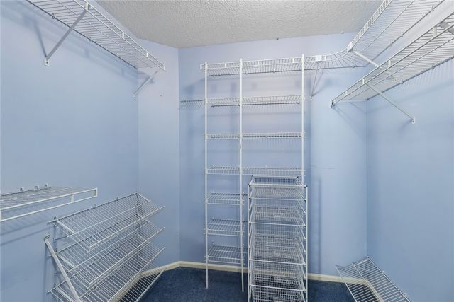 6080 NE 9th Street, Des Moines, IA 50313
