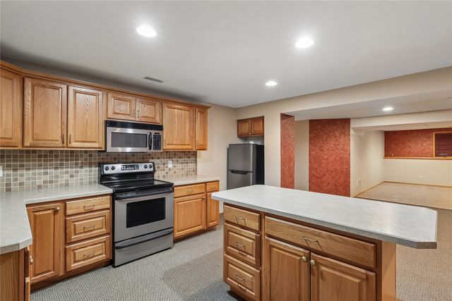 6080 NE 9th Street, Des Moines, IA 50313