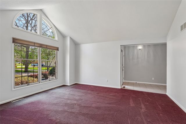 6080 NE 9th Street, Des Moines, IA 50313
