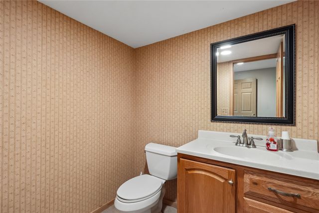 6080 NE 9th Street, Des Moines, IA 50313