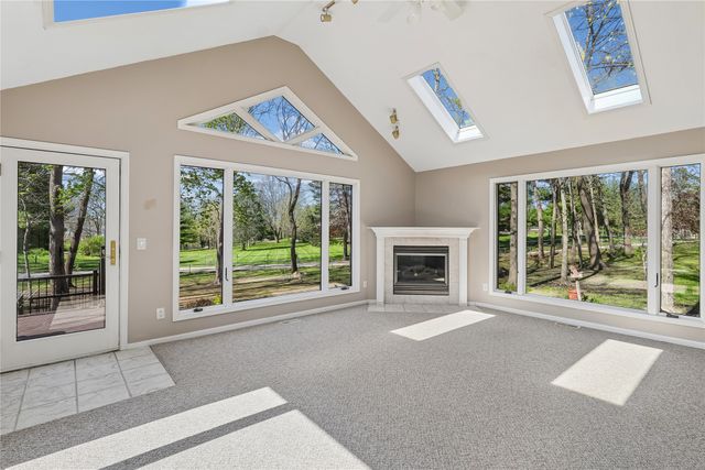 6080 NE 9th Street, Des Moines, IA 50313