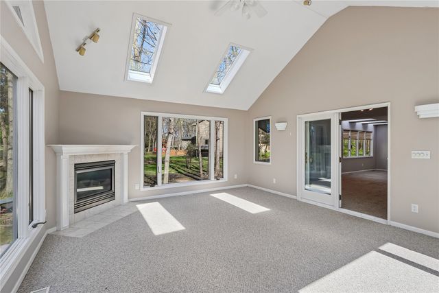 6080 NE 9th Street, Des Moines, IA 50313