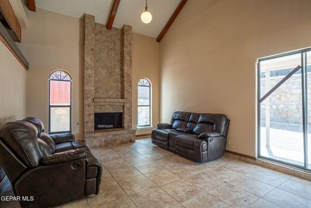 11648 Gordon Cooper Lane, El Paso, TX 79936