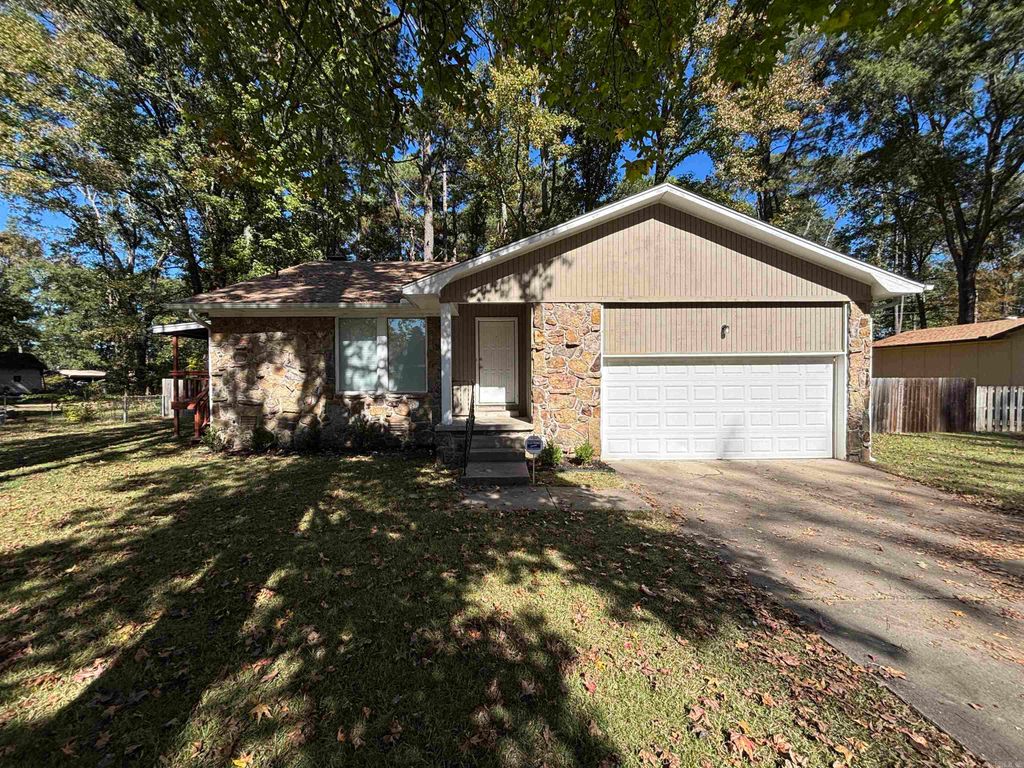 104 Foxdell Circle, Jacksonville, AR 72076