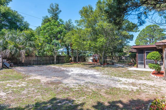 556 Escarole Street SE, Palm Bay, FL 32909