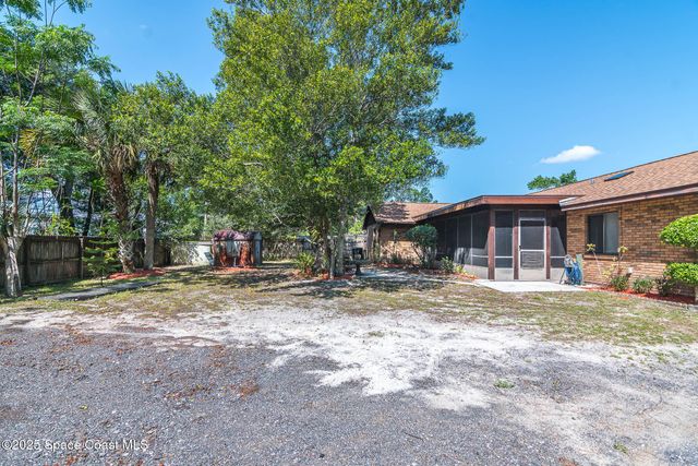 556 Escarole Street SE, Palm Bay, FL 32909