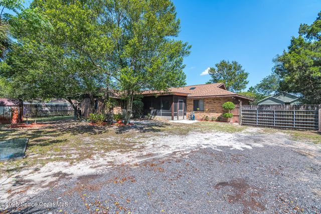 556 Escarole Street SE, Palm Bay, FL 32909