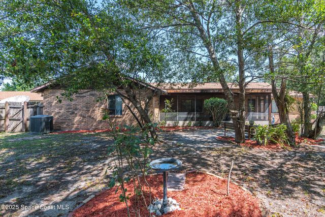 556 Escarole Street SE, Palm Bay, FL 32909