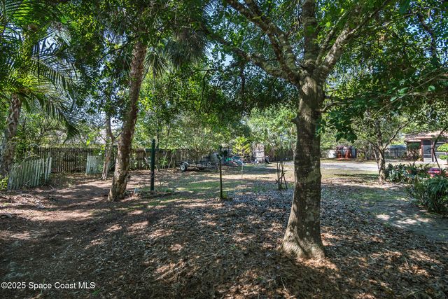 556 Escarole Street SE, Palm Bay, FL 32909