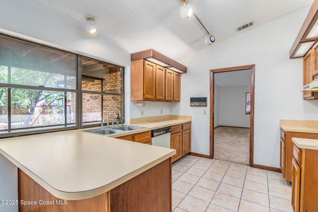 556 Escarole Street SE, Palm Bay, FL 32909