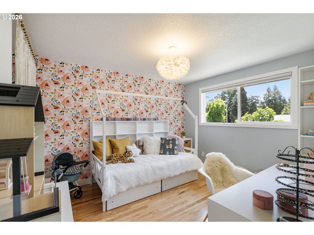 18819 SHENANDOAH Dr, Oregon City, OR 97045