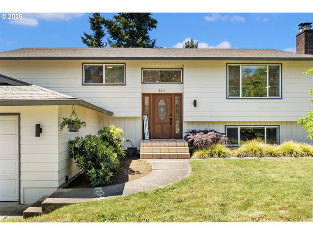 18819 SHENANDOAH Dr, Oregon City, OR 97045