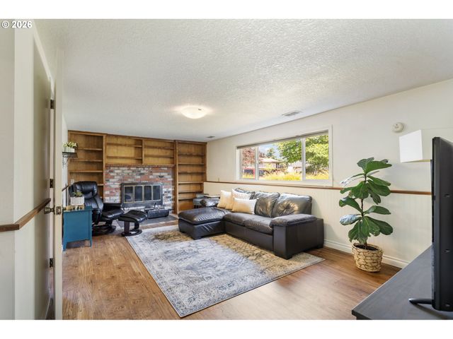 18819 SHENANDOAH Dr, Oregon City, OR 97045